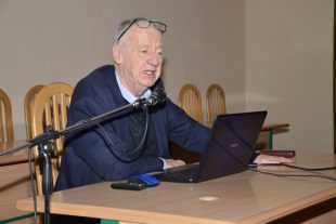 Kujawska Szkoła Wyższa - Galeria: Seniorzy na wykładzie w KSW